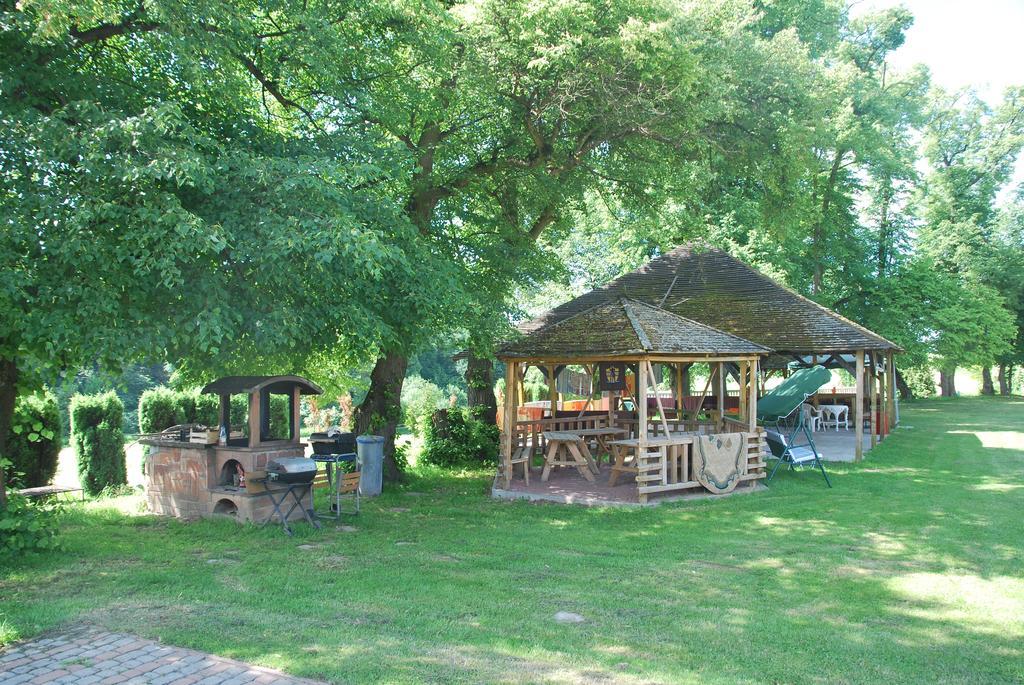 Palac W Czyzowie Szlacheckim Czyzow Szlachecki Exterior foto